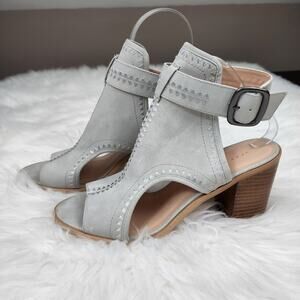 Very Volatile Heels Size 10 Grey Yankee Embroidered Shield Sandal